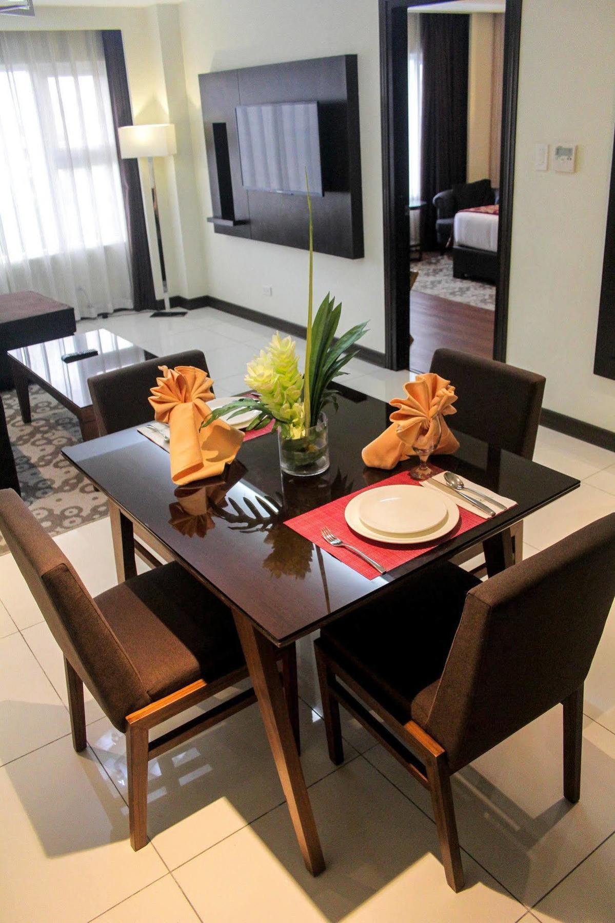 Brentwood Suites Quezon City Bagian luar foto