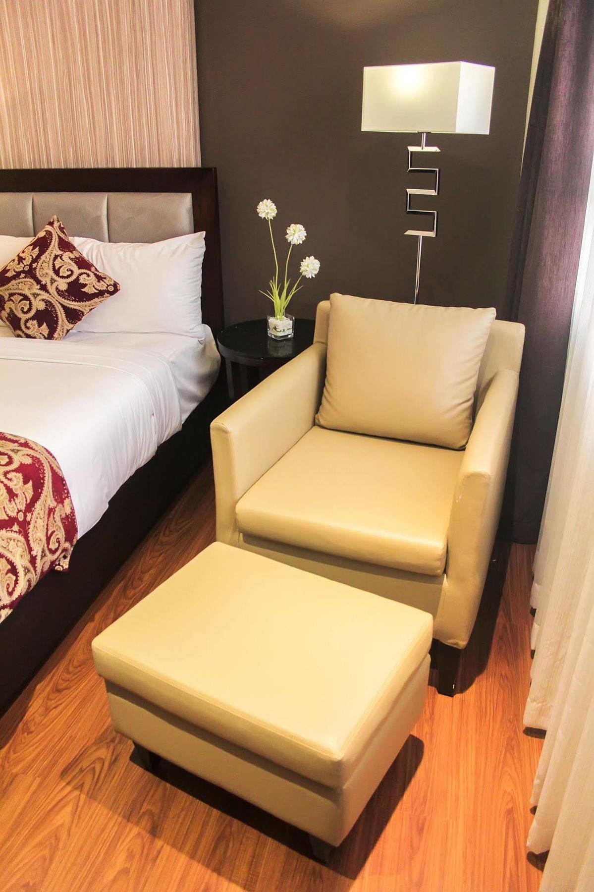 Brentwood Suites Quezon City Bagian luar foto