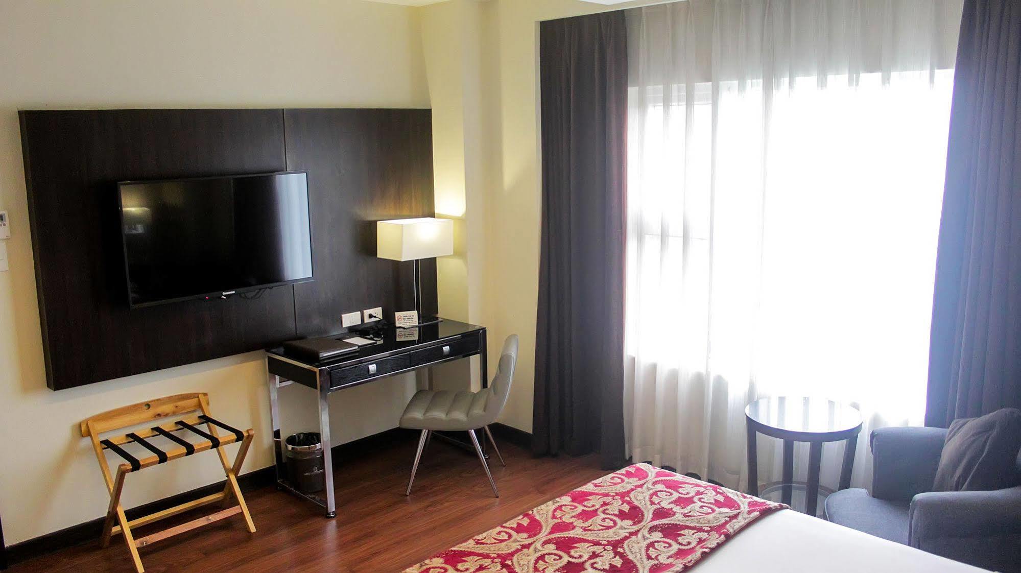Brentwood Suites Quezon City Bagian luar foto