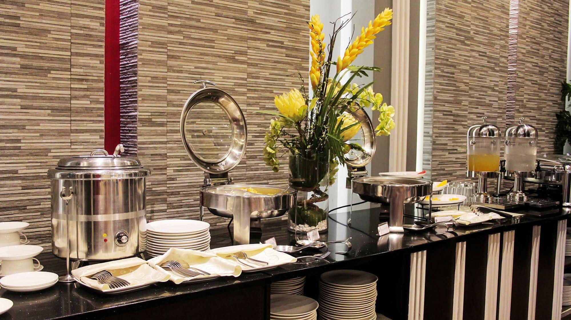 Brentwood Suites Quezon City Bagian luar foto